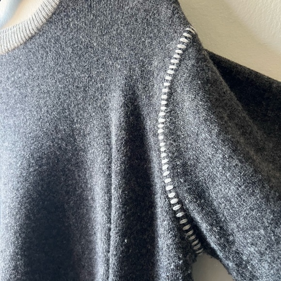 JW Anderson x Uniqlo Grey Contrast Stitch Sweater - Picture 3 of 3